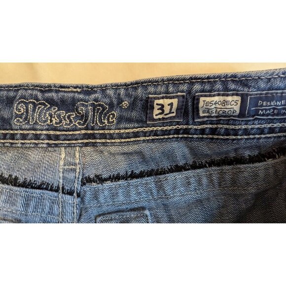 Miss Me Denim Jeans Womens Size 31 Mid Rise Easy Crop Embroidered Buckle Exclusi - Picture 7 of 7